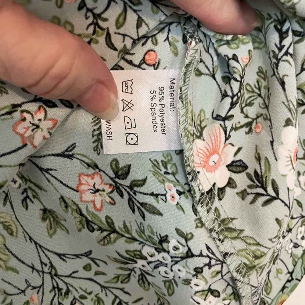 Floral Short Sleeve Blouse - Sage Green - Picture 3 of 6